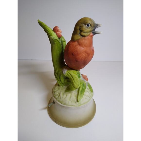 Robin Bird Perched On Leaves Bisque Figure Porcelain Pottery Music Box Vintage - Picture 4 of 5